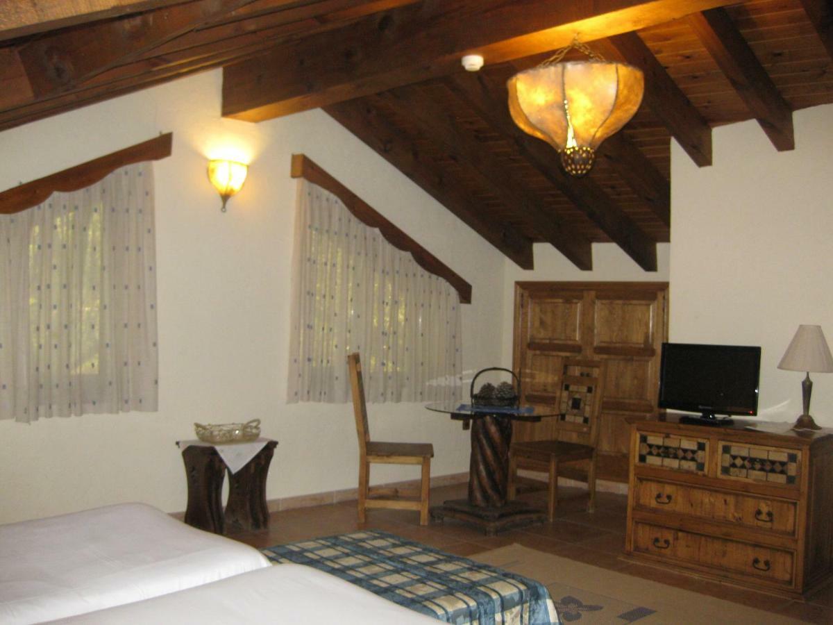 Hotel Rural Los Frutales เซร์เซดียา ภายนอก รูปภาพ