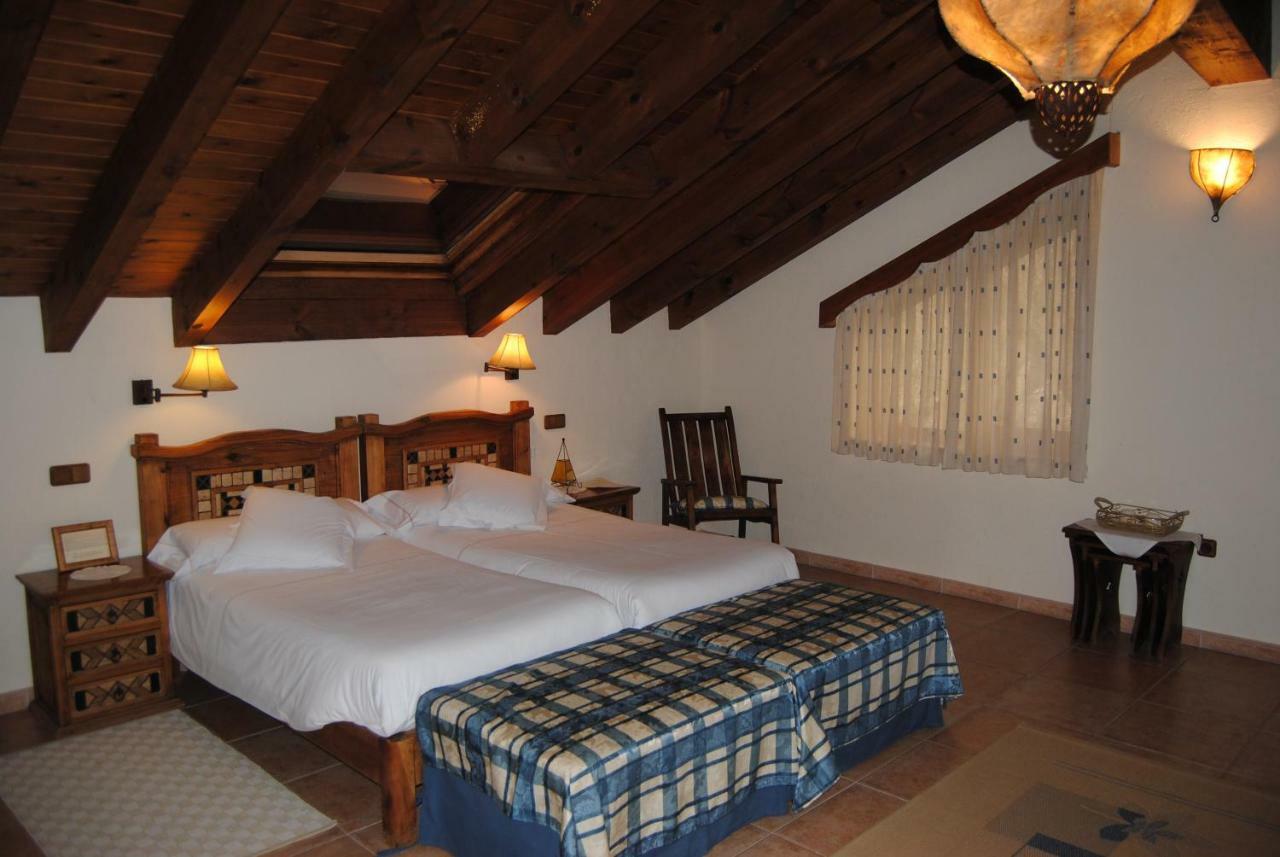 Hotel Rural Los Frutales เซร์เซดียา ภายนอก รูปภาพ